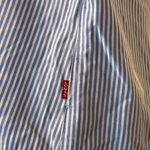 Levi’s Button Down Blue&White Pinstripe Tie Shoulder Women’s Top Size Medium - Picture 6 of 9